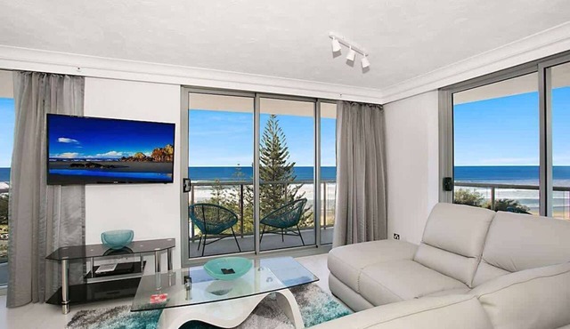7F Peninsula Surfers Paradise Retreat Ocean Views