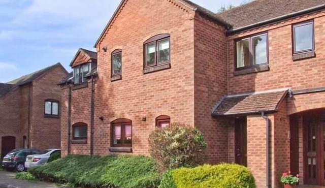 9 BANCROFT PLACE, family friendly in Stratford-Upon-Avon