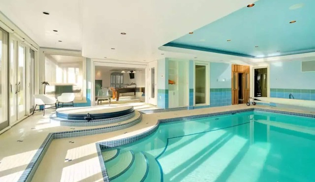 9000 sqft Mansion Heated Pool Hottub Sauna and Theater