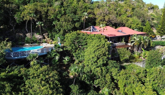 A 15 ACRE PRIVATE NATURE RETREAT BY THE OCEAN