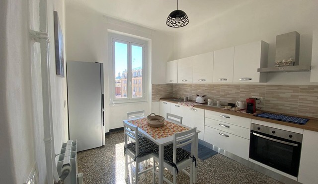 A 5 Minuti dal Centro, e 15 dal Mare. Appartamento Familiare con Stile Marino
