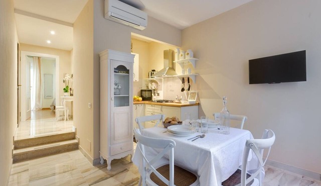 A delightful apartment in Florence by Mmega