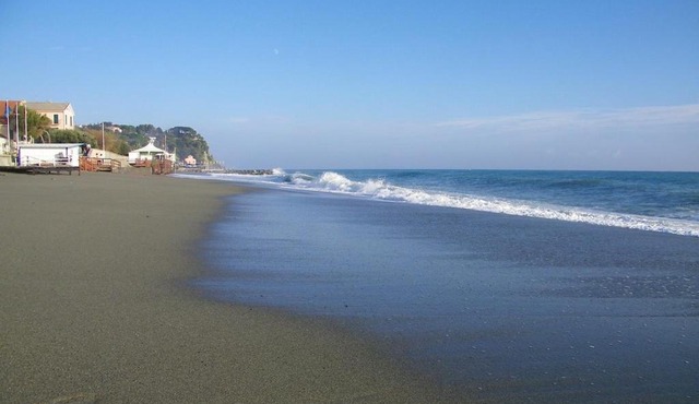 A due passi dal mare appartamento con giardino