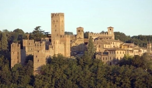 A FINE 2 BEDROOM STONE HOUSE IN EMILIA