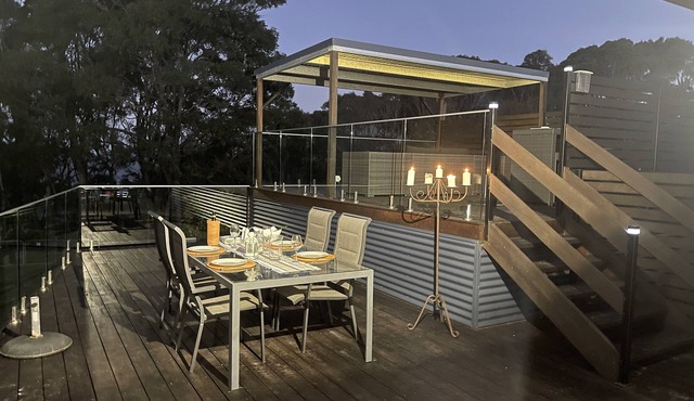 A lovely cosy cottage with a delightful double deck to enjoy the views