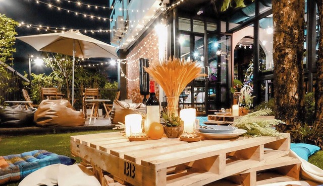 A new hostel near to Don Muang Airport tucked away in a local Thai neighborhood