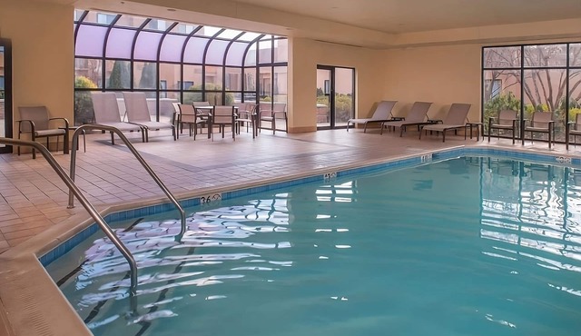 A Place You'll Surely Enjoy! 3 Posh Units, w/Pool, Near Hyper Kidz!