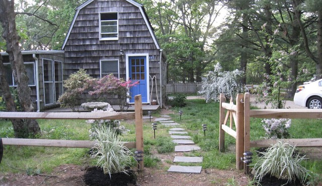 Adorable Amagansett Cottage, Walk to Town or Beach