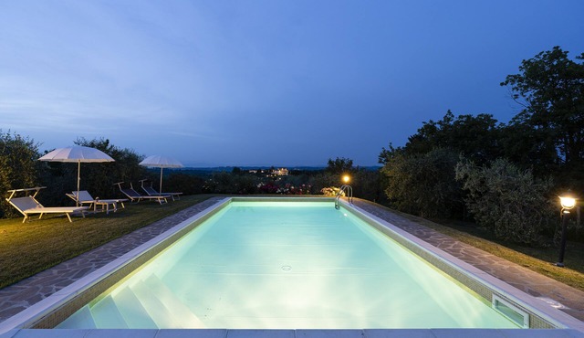 AGRITOURISM PISA HILLS-GIRASOLE. PRIVATE OUTDOOR AREA. POOL & JACUZZI.