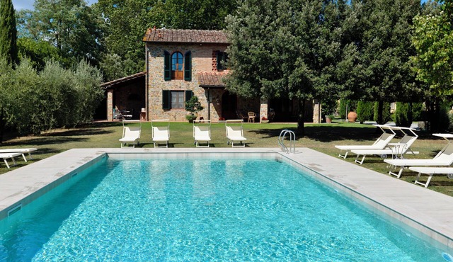 Agriturismo Borgo ai Lecci Charming Villa in Stone in the heart of Tuscany.