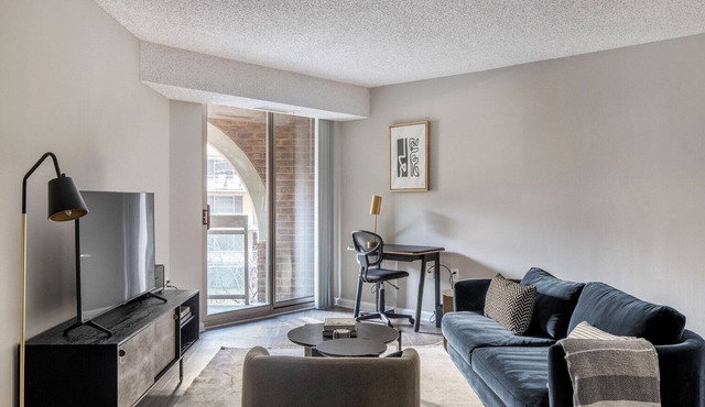 Airy Foggy Bottom 1BR w/Gym, nr Metro, Groceries & Bars, by Blueground