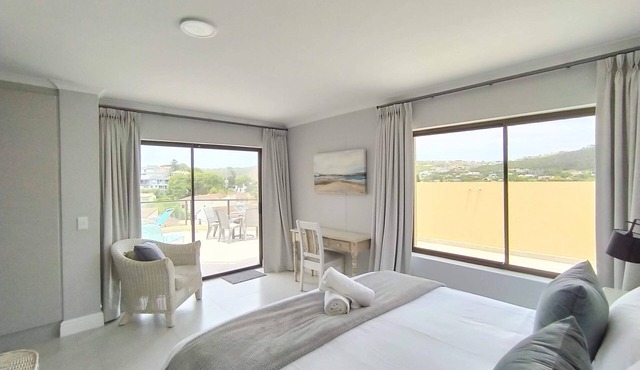 Alba Tramonto | 4 bed 3 bath - 100m Robberg Beach