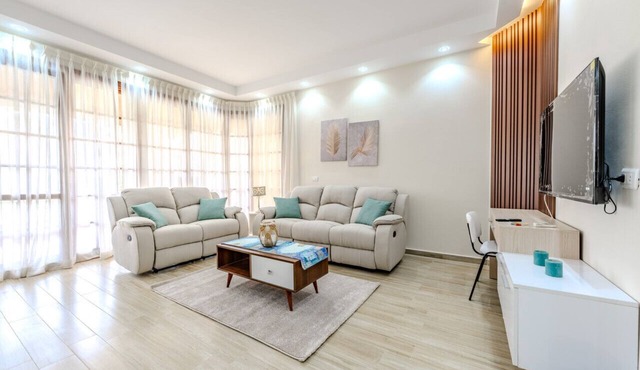 Amazing 2BR Golf View Apartment