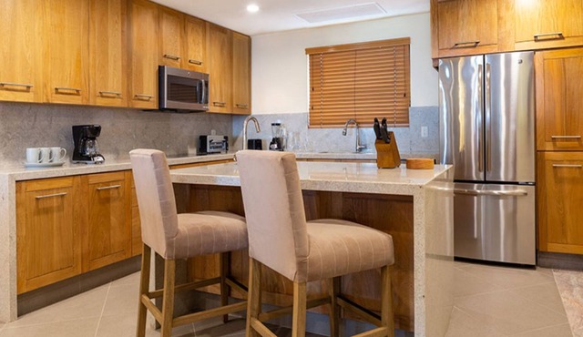 Amazing Beach Front Ocean View Suite!