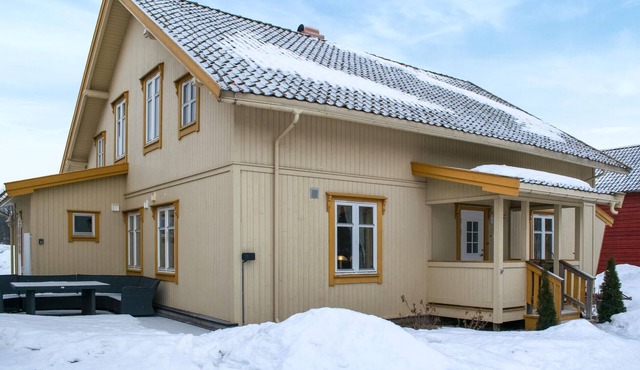 Amazing home in Flisa with kitchen