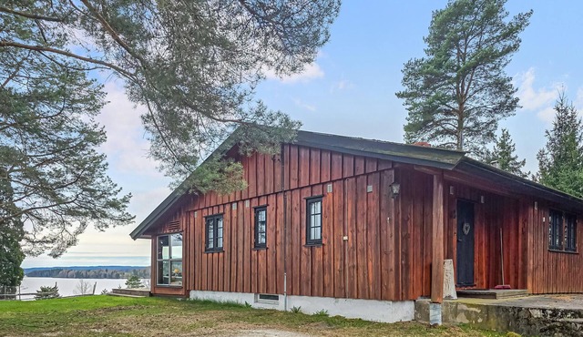 Amazing home in ørje with house sea view