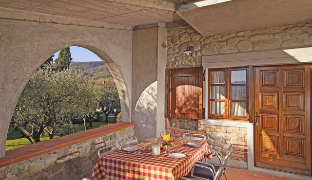 Amazing location surrounded by greenery with view of the Apuan Alps near 5 terre