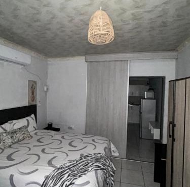 Amza guest room