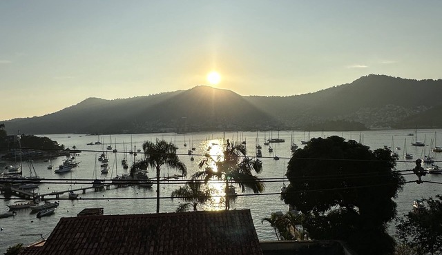 Angra na Marinas Casa com 4 Suites Hidro Vista mar