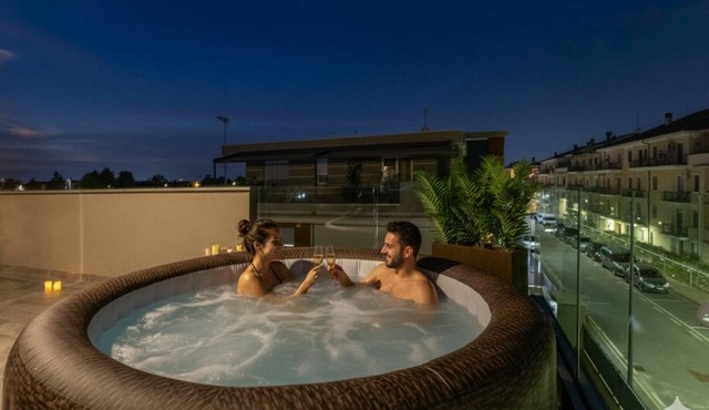 Anna Milan Bergamo Penthouse, With Private Terrace and 40° Heated Jacuzzi!