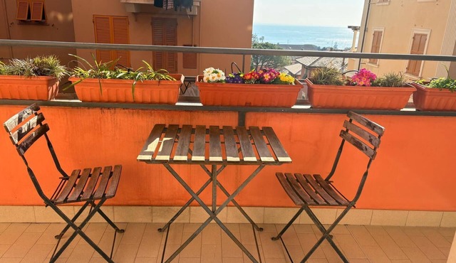 Anna's Balcony. Apartment 2 steps away from Parks and the sea promenade