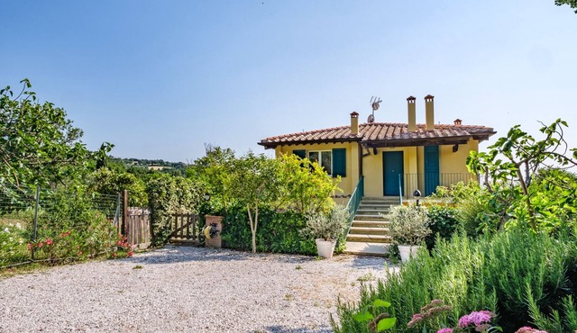 APARTMENT 6 PEOPLE IN COUNTRY VILLA WITH POOL
