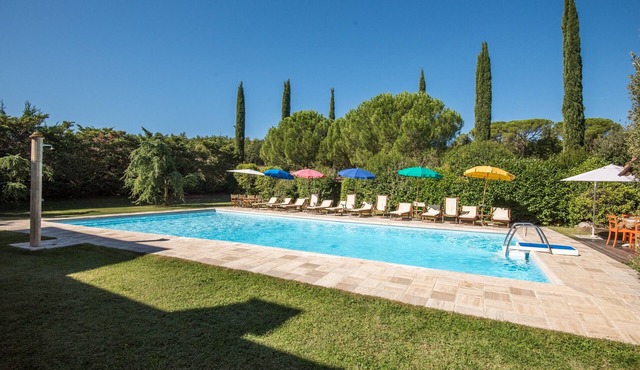 Apartment 'Agriturismo Ischieto - La Torretta' with Shared Pool, Wi-Fi and Air Conditioning