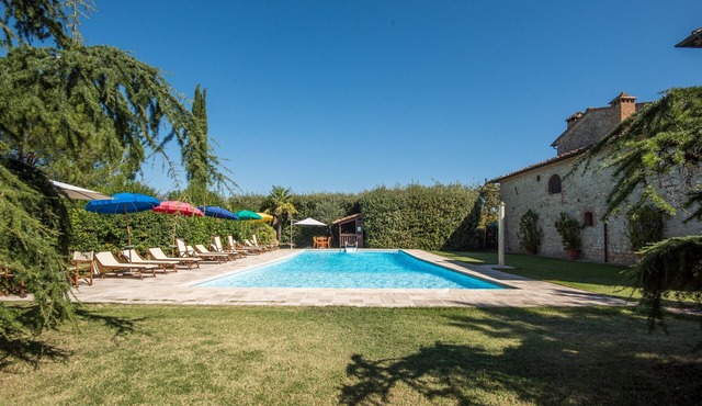 Apartment 'Agriturismo Ischieto - Il Cipresso' with Shared Pool, Wi-Fi, and Air Conditioning