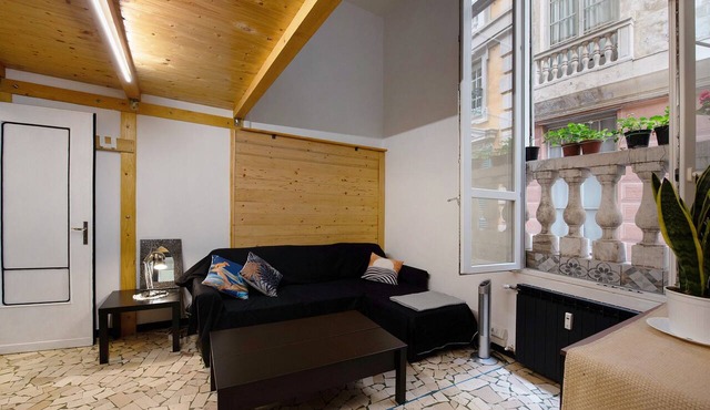 Apartment 'Al Porto Antico' with Wi-Fi and Air Conditioning