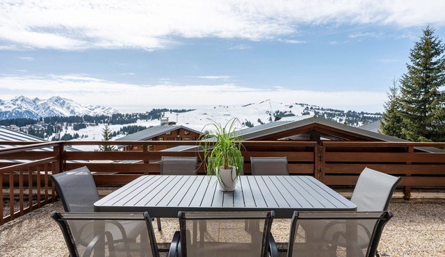 Apartment 'Appartement 4' with Mountain View and Private Terrace
