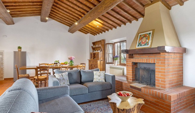 Apartment 'Casa In Toscana Panoramica-Piscina' with Shared Pool and Shared Garden