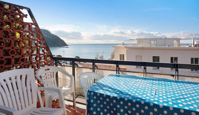 Apartment "Casa Bruno e Iris" with Sea View, Balcony and Wi-Fi