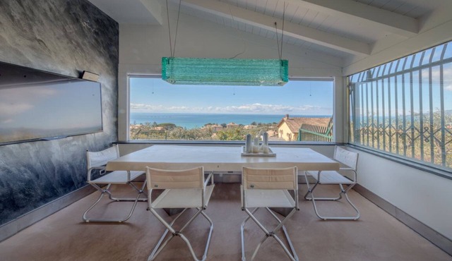 Apartment Casa Lorenzo with Sea View, Shared Garden, Air Conditioning and Wi-Fi