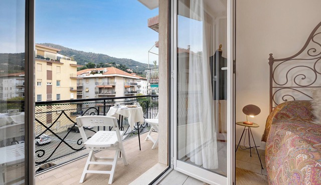 Apartment "Casa Rosso Melograno" near the sea with balconies and Wi-Fi