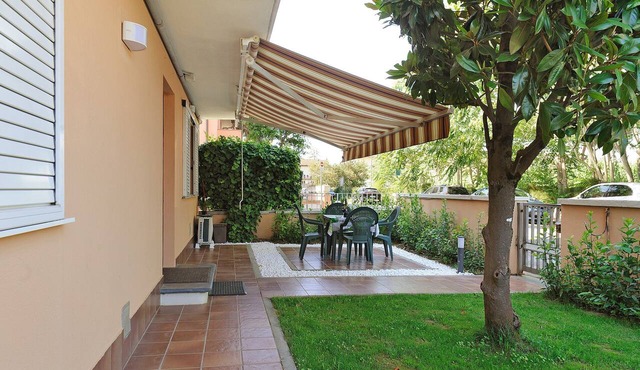 Apartment 'Casa Vacanze - Da Nonna Pia' with Private Garden, Wi-Fi & Air Conditioning