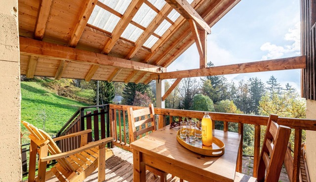 Apartment 'Chalet La Vourze' with Private Terrace, Balcony and Wi-Fi