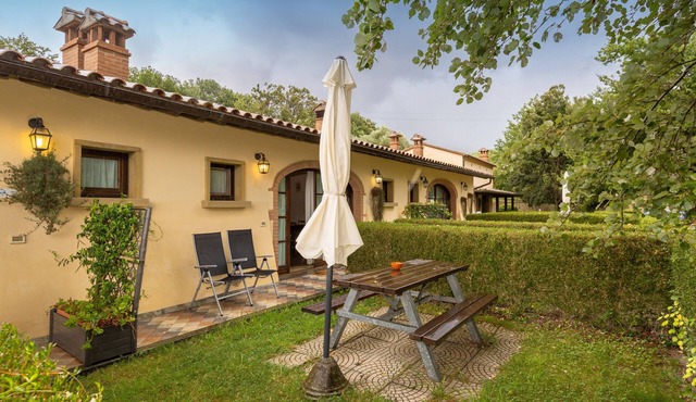 Apartment 'Convolvolo' with Shared Pool, Wi-Fi and Air Conditioning