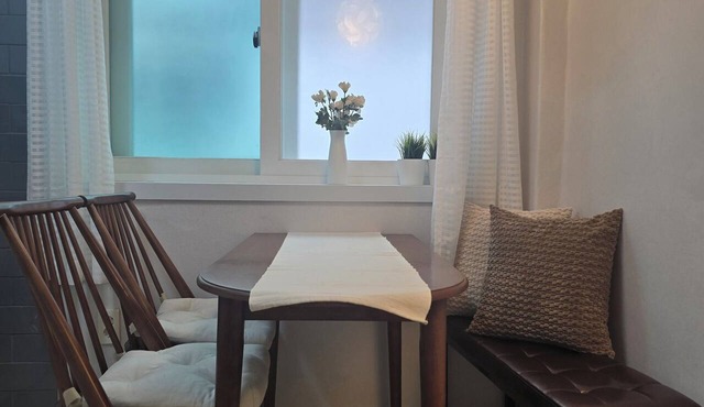 Apartment for 6, Steps 4-Min walk from Hongdae Station Exit 7 Airport Railroad