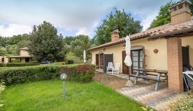 Apartment 'Ginestra' with Shared Pool, Wi-Fi and Air Conditioning