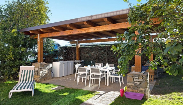 Apartment 'Home Charlene' with Garden and Wi-Fi