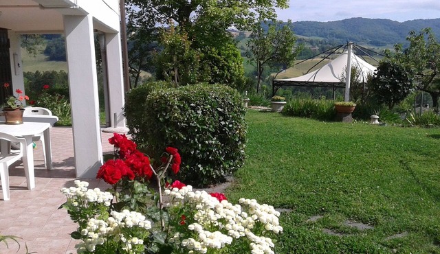 Apartment in a country house with a wonderful view over the hills