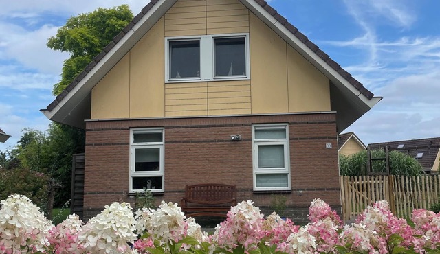 Apartment Ijsselmeer with direct water access and own jetty