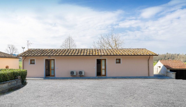 Apartment 'Il Mulino Del Botteghino - V' with Shared Garden, Wi-Fi & Air Conditioning