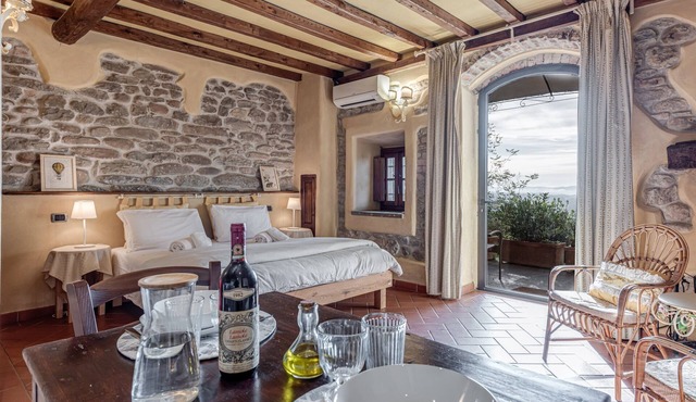 Apartment 'Il Nido' with Shared Pool, Wi-Fi and Air Conditioning