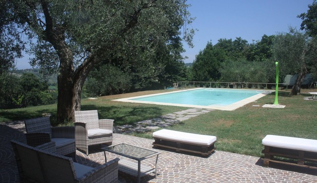 Apartment in a two-family house with exclusive park and pool 10' from the sea