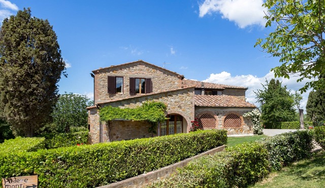 APARTMENT IN FARMHOUSE UP TO 8 GUESTS WITH PANORAMIC POOL.1 KM FROM THE VILLAGE