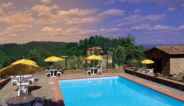 Apartment in the castle, with restaurant and swimming pool, Ginestra