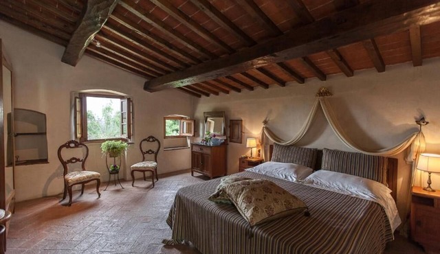 Apartment in the tuscan countryside with pool