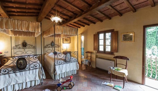 Apartment in historic villa with swimming pool near Florence