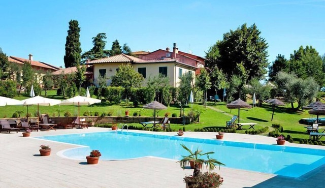 Apartment in Vinci with Pool & Wellness